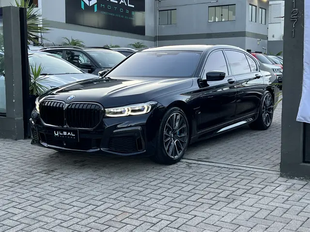 Carro BMW 745e 2021 745Le Sedan 3.0 V6 M Sport (Hybrid) (Aut)