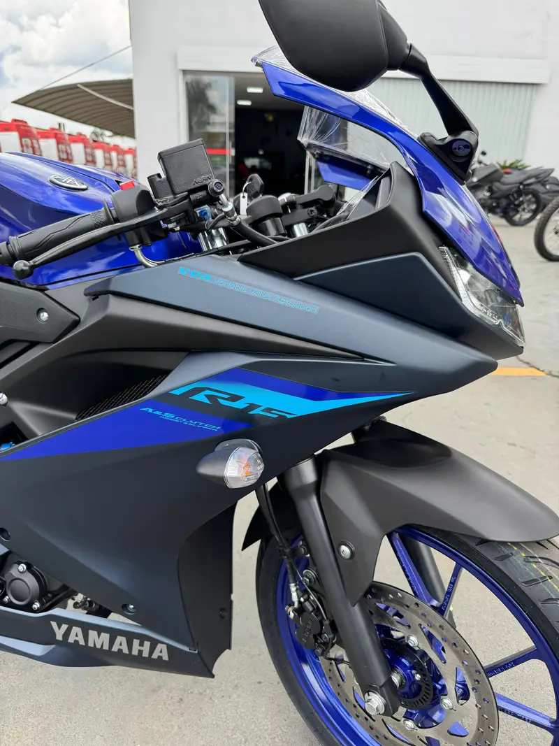 Yamaha YZF R15 ABS