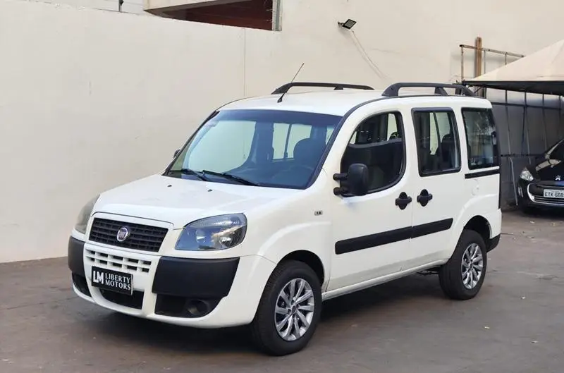 Fiat Doblò Essence 1.8 16V (Flex)