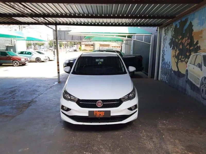 Fiat Cronos 1.8 Drive (Aut) (Flex)