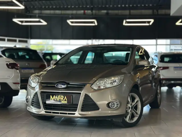 Carro Ford Focus Sedan 2015 SE 2.0 16V PowerShift (Aut)