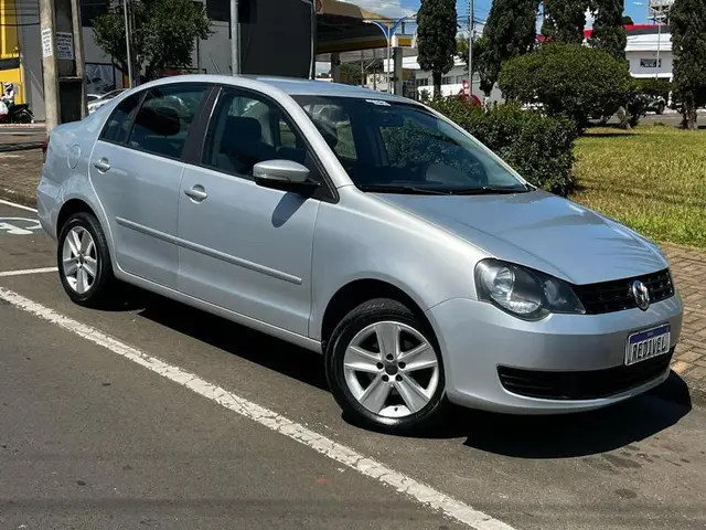 Carro Volkswagen Polo Sedan 2014 1.6 8V (Flex)