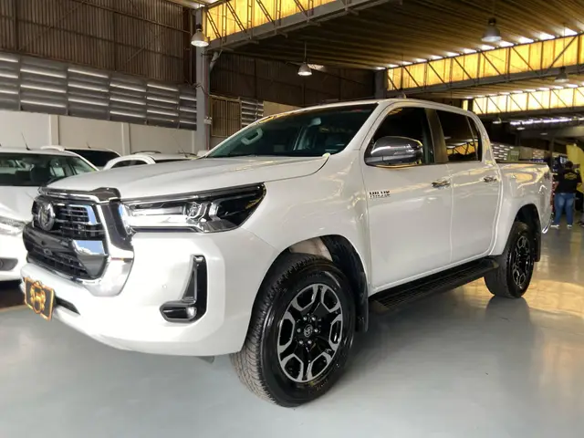 Carro Toyota Hilux Cabine Dupla 2023 SRX 4x4 2.8 Diesel