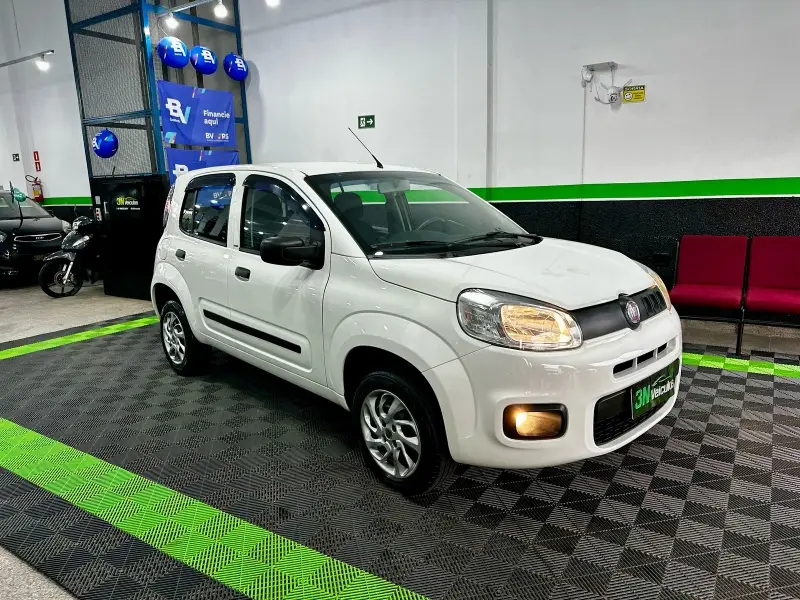 Fiat Uno Attractive 1.0 8V (Flex) 4p