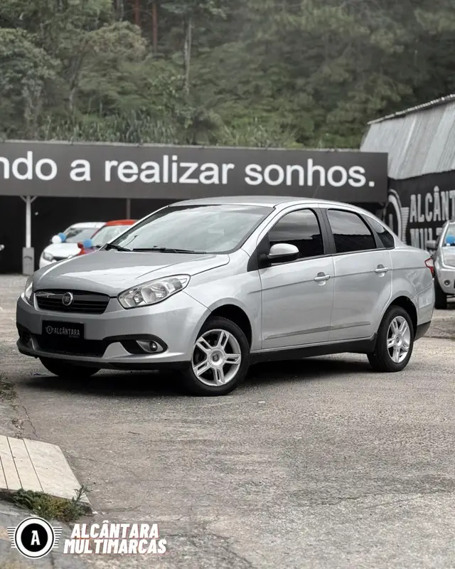 Carro Fiat Grand Siena 2014 Essence 1.6 16V (Flex)
