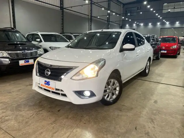 Nissan Versa 1.6 16V SV (Flex)