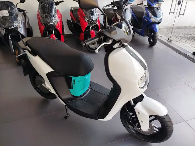Moto Yamaha Neo's 2025 Connected