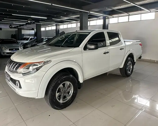Carro Mitsubishi L200 Triton Sport 2022 GL 2.4 DID-H 4x4 (Aut)