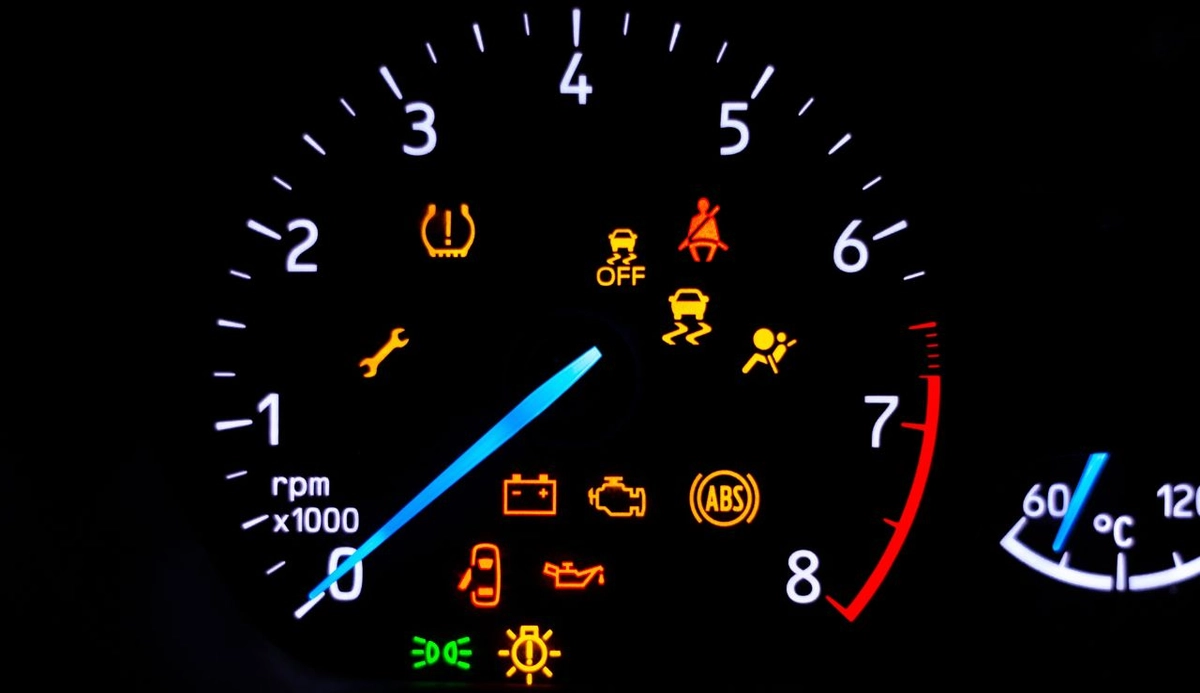 Luzes verdes, amarelas, vermelhas... o que o painel de instrumentos alerta