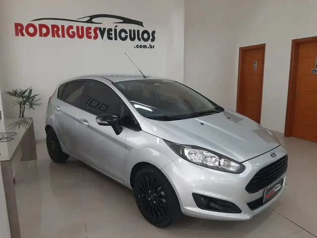 Carro Ford Fiesta Hatch 2017 SEL 1.6 16V Flex Mec. 5p - G