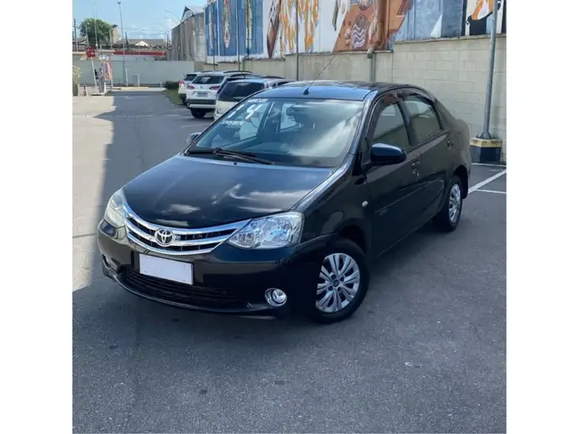 Carro Toyota Etios Sedan 2014 X 1.5 (Flex)