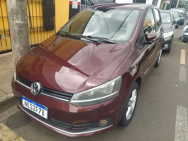 Carro Volkswagen Fox 2015 Comfortline 1.6 MSI (Flex)