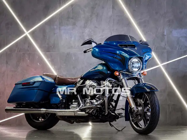 Carro Harley-Davidson Street Glide 2013 FLHX