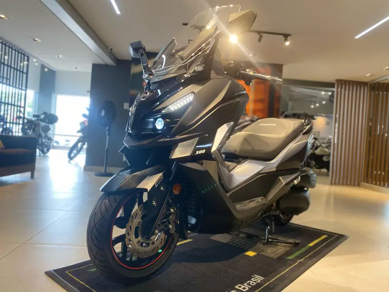 Dafra Cruisym 300