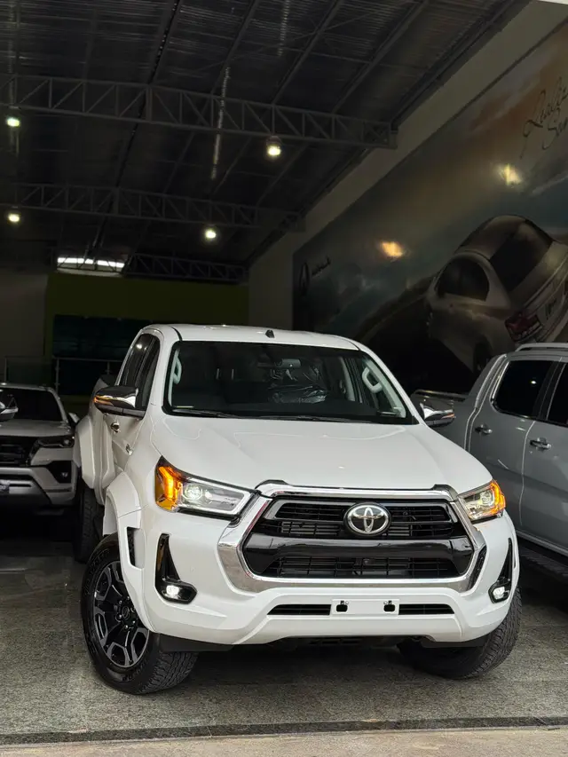 Carro Toyota Hilux Cabine Dupla 2025 SRX 4x4 2.8 Diesel