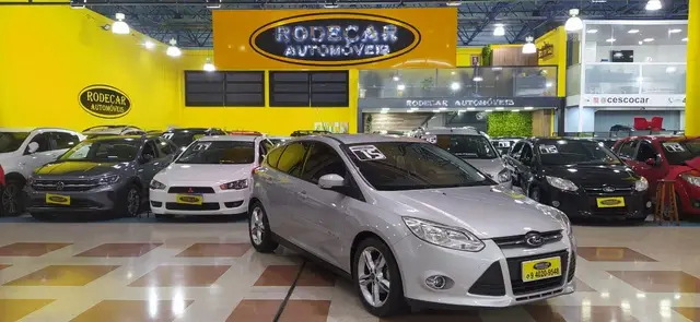 Carro Ford Focus Hatch 2015 SE 1.6 16V TiVCT PowerShift