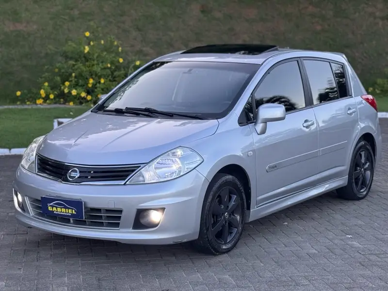 Nissan Tiida SL 1.8 (flex)