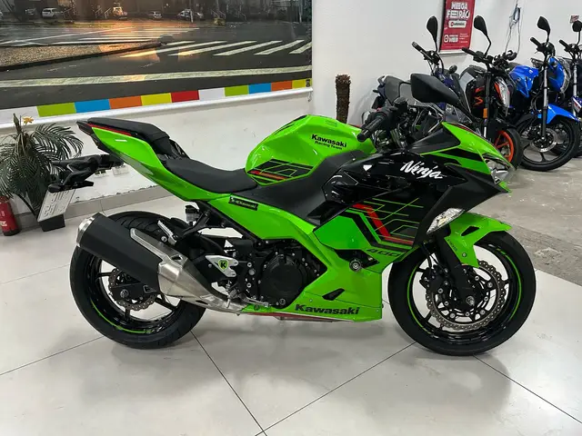 Carro Kawasaki Ninja 2024 400