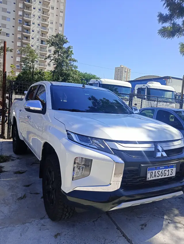 Carro Mitsubishi L200 Triton Sport 2022 HPE 2.4 DID-H 4x4 (Aut)