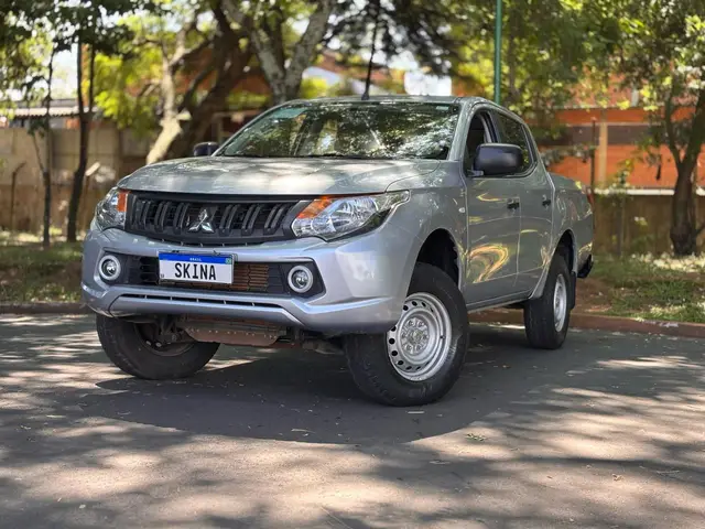 Carro Mitsubishi L200 2022 Triton GL 2.4