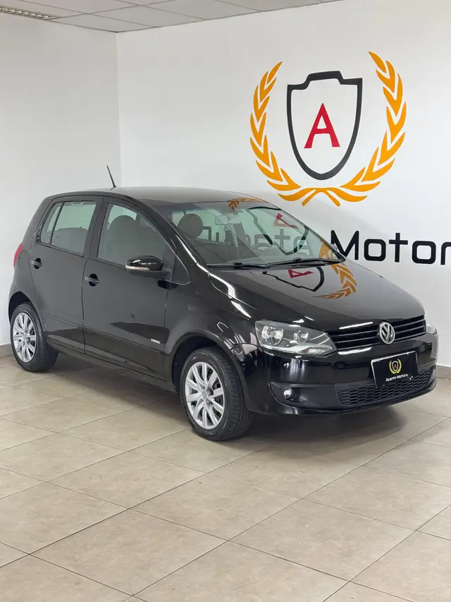 Carro Volkswagen Fox 2014 1.0 TEC (Flex) 4p