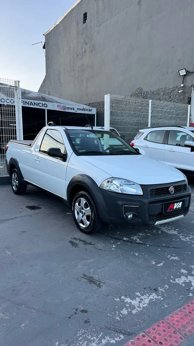 Carro Fiat Strada 2017 Hard Working 1.4 (Flex) (Cabine Simples)