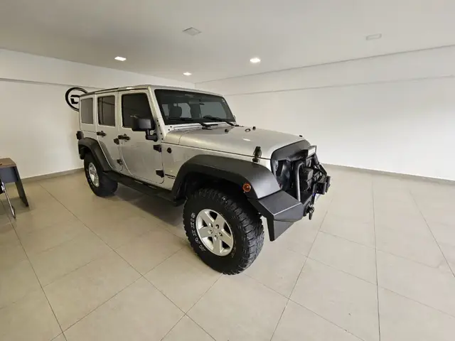 Carro Jeep Wrangler 2011 Unlimited Sahara 3.8 4WD