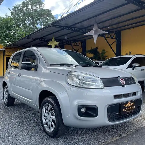 Fiat Uno Attractive 1.0 (Flex) 4p