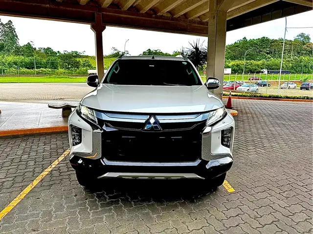 Carro Mitsubishi L200 Triton Sport 2023 HPE-S 2.4