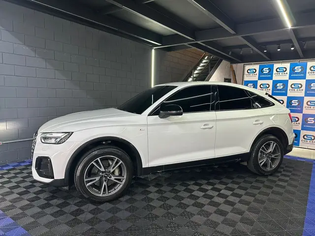 Carro Audi Q5 2023 Performance Black TFSIe