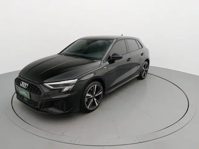 Carro Audi A3 2024 2.0 Sed.Perf. Black TFSI S-tr. (Hib.)