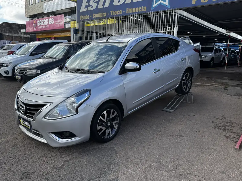 Nissan Versa 1.6 16V Unique CVT (Flex)