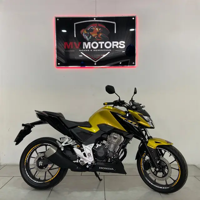Carro Honda CB 300F Twister 2023 Standard