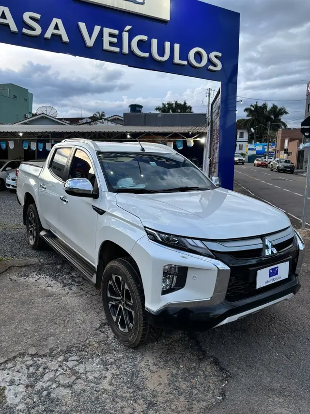 Carro Mitsubishi L200 Triton Sport 2023 HPE-S 2.4