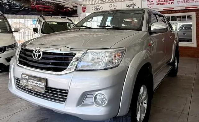 Carro Toyota Hilux Cabine Dupla 2014 Hilux 2.7 SR CD 4x2 (Flex) (Aut)