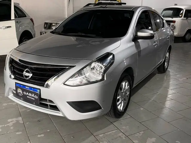 Nissan Versa 1.6 16V SV (Flex)