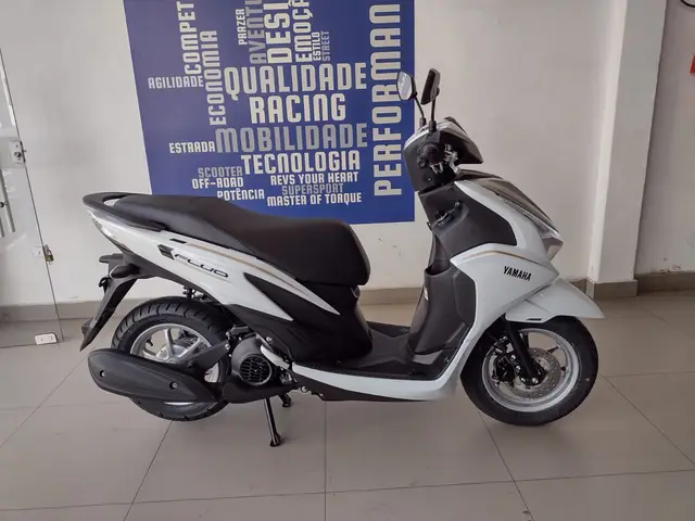 Carro Yamaha Fluo 2026 Hybrid Connected