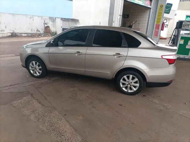 Carro Fiat Grand Siena 2013 Evo Attractive 1.4 8V (Flex)