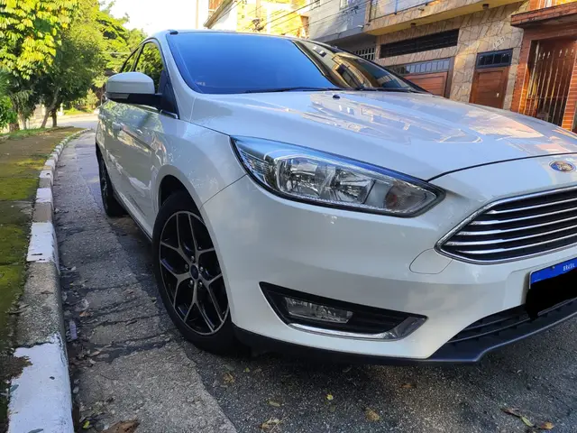 Carro Ford Focus Hatch 2016 Titanium Plus 2.0 PowerShift