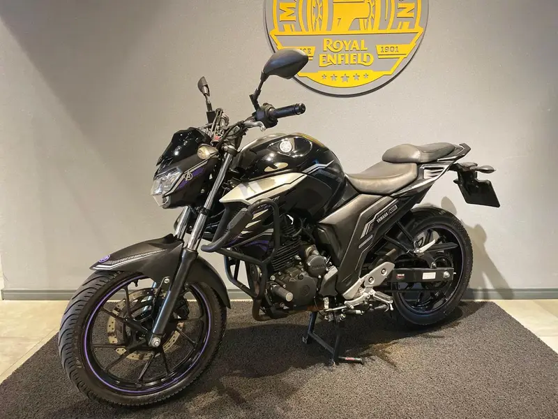 Yamaha Pantera Negra
