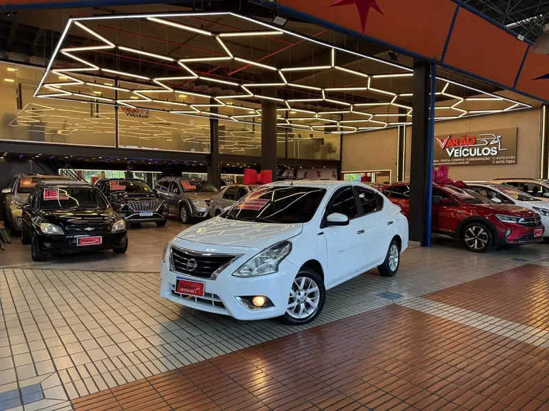 Nissan Versa 1.6 16V SV (Flex)