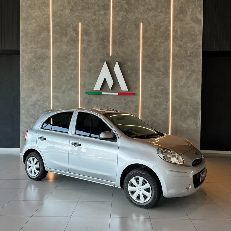 Nissan March 1.0 16V S (Flex)