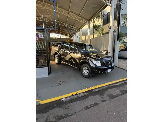 Carro Nissan Frontier 2014 2.5 TD CD 4x4 S