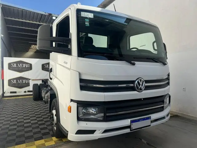 Carro Volkswagen 6.160 2023 Delivery 4x2