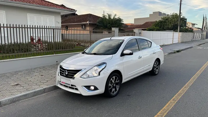 Nissan Versa 1.6 16V Unique CVT (Flex)