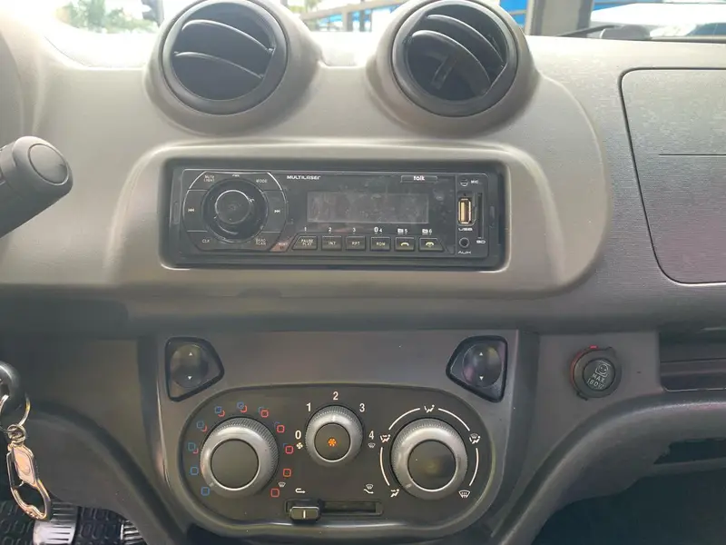 Fiat Uno Vivace Italia 1.0 8V (Flex) 4p
