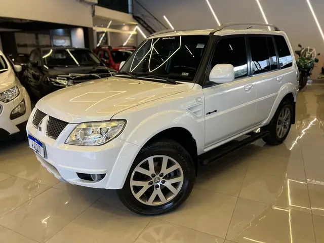 Carro Mitsubishi Pajero TR4 2015 2.0 16V 4X4 (Flex) (Aut)