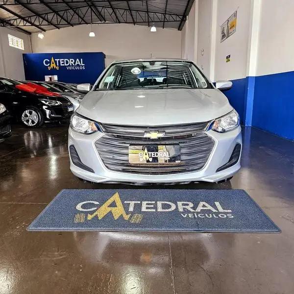 Carro Chevrolet Onix Plus 2023 LT 1.0