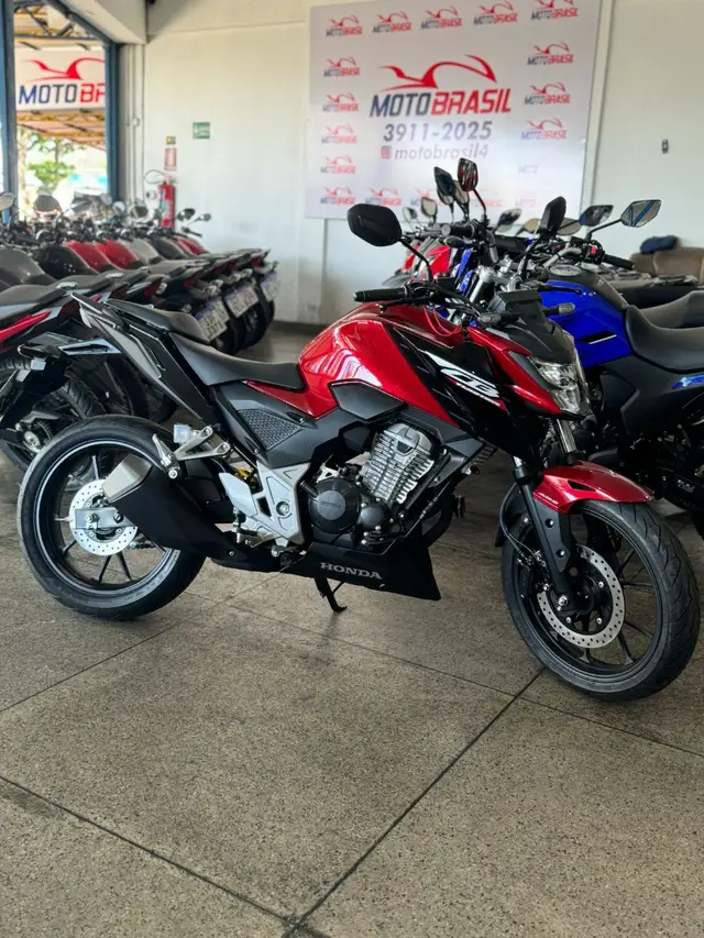 Moto Honda CB 300F Twister 2025 (ABS)