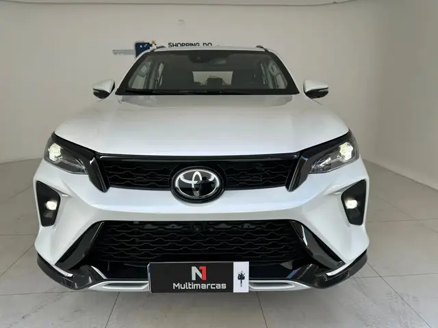 Carro Toyota SW4 2025 SRX Platinum 2.8 Turbodiesel 4x4 (Aut.) (7 Lugares)